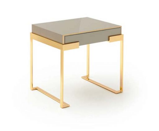 Aura Comodino