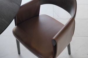 Larzia Chair