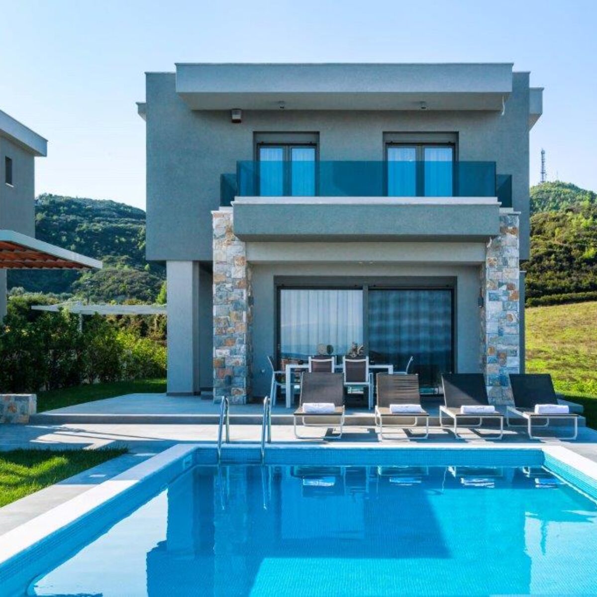 Mira Mare Deluxe Residences