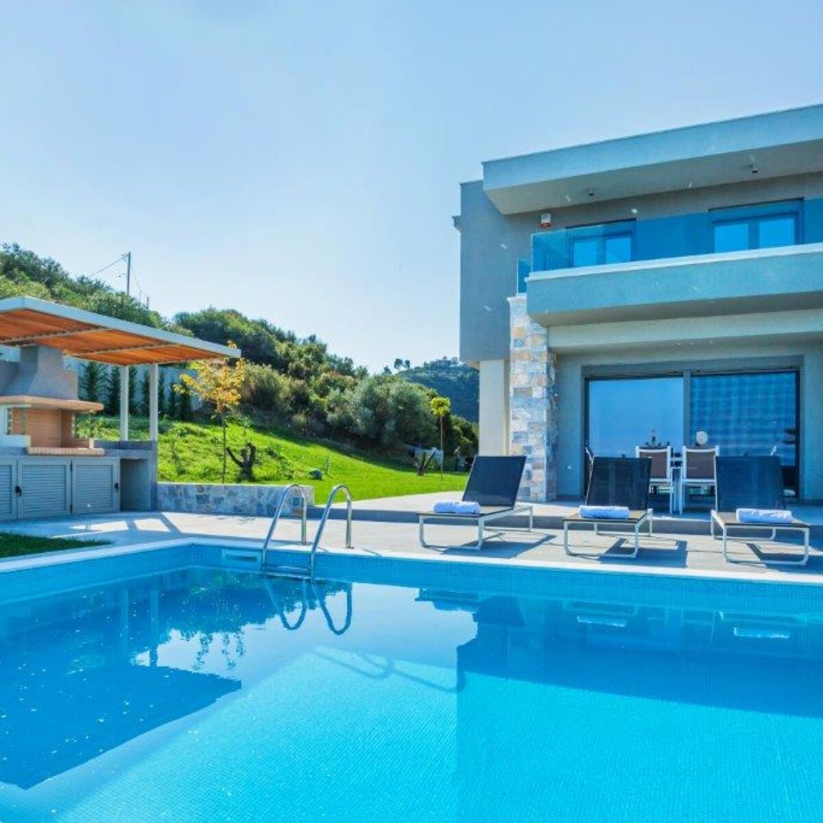 Mira Mare Deluxe Residences