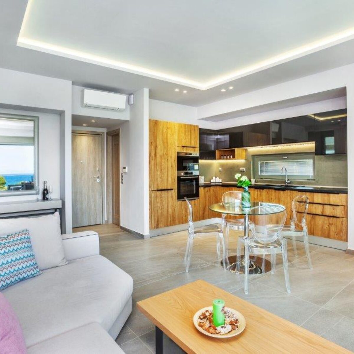 Mira Mare Deluxe Residences