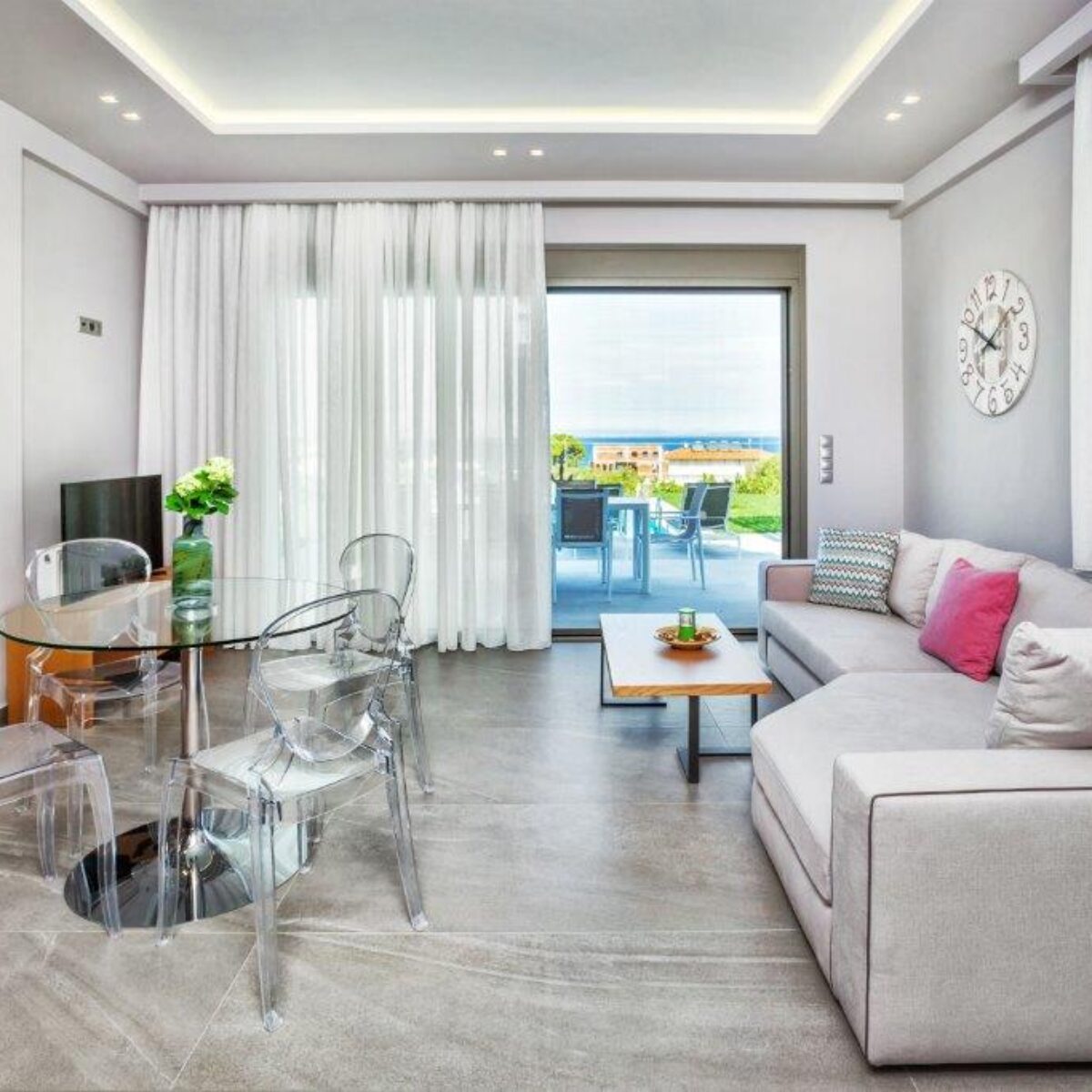 Mira Mare Deluxe Residences