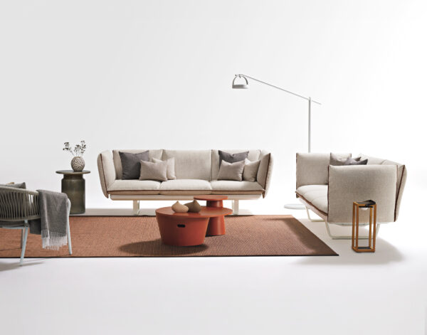 VENICE-modular-sofa-totem-service-e-coffee-table-orbit-floor-lamp-pleasure