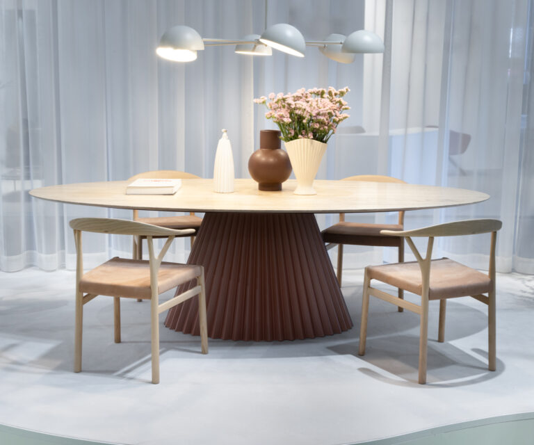 Plissé elliptical Table